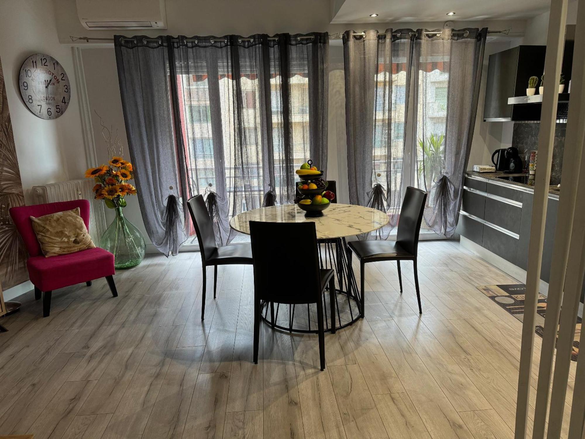 Gorgeous 2 Bedrooms Lejlighed *